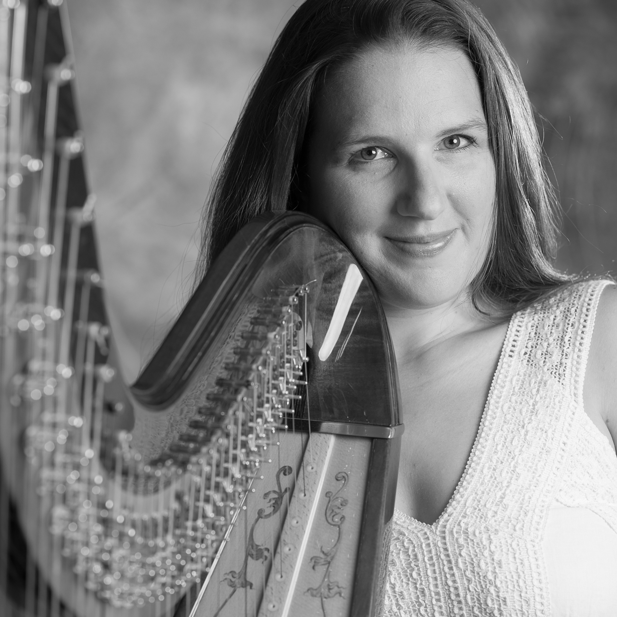 Susana Feige mit Harfe
